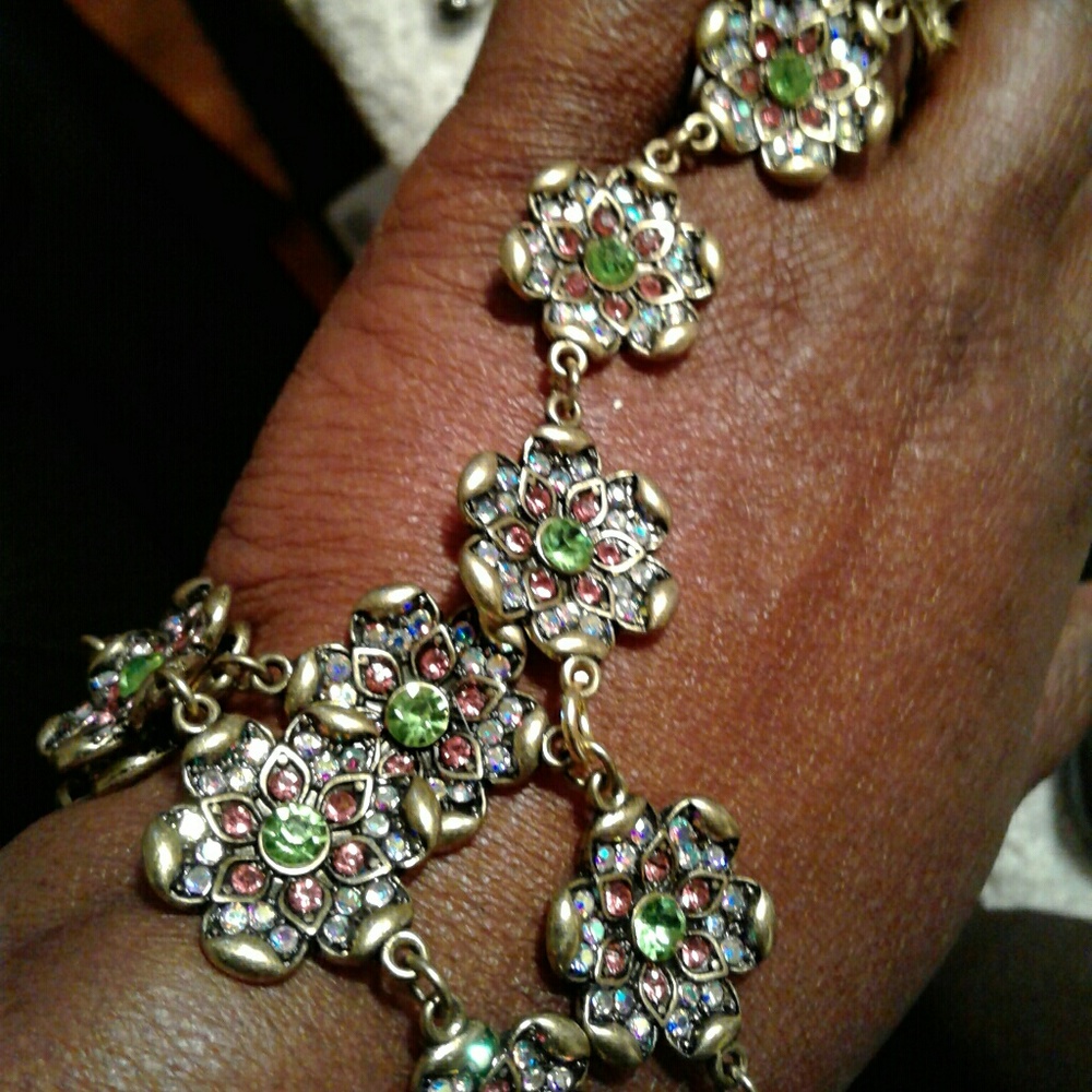 The hand jewels